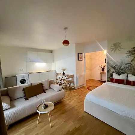Renove Au Coeur Du Quartier Commercant