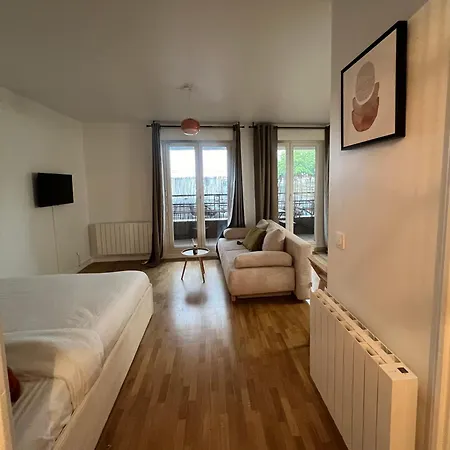 Renove Au Coeur Du Quartier Commercant