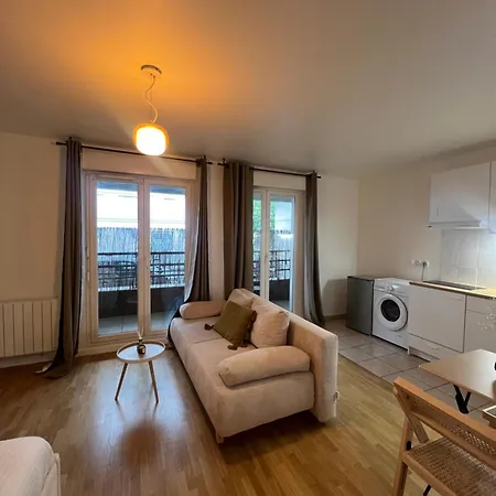 Renove Au Coeur Du Quartier Commercant